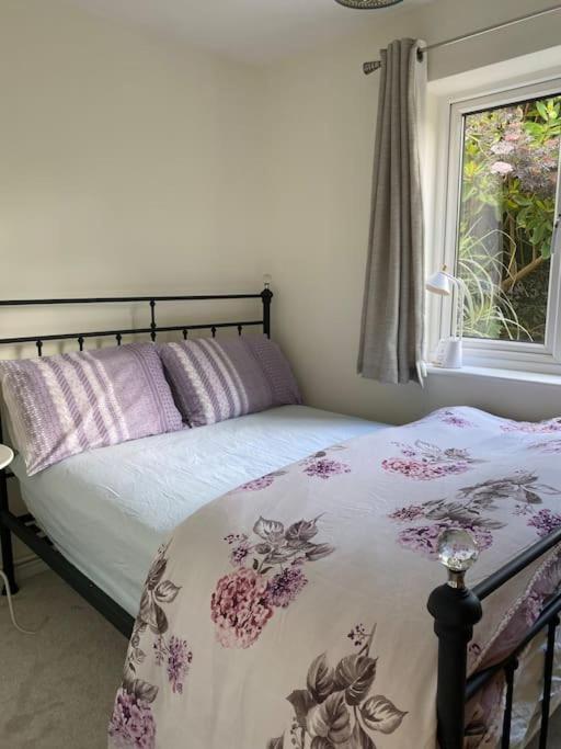 Cosy Apartment With Private Access And Kitchenette In Guildford (Adults Only) Worplesdon Екстер'єр фото