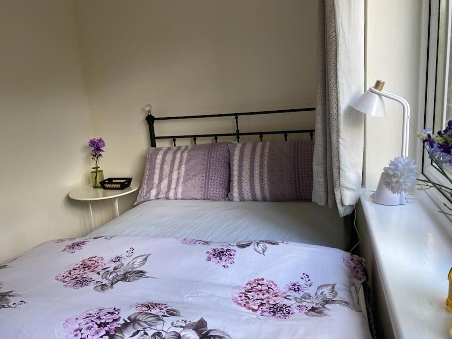 Cosy Apartment With Private Access And Kitchenette In Guildford (Adults Only) Worplesdon Екстер'єр фото